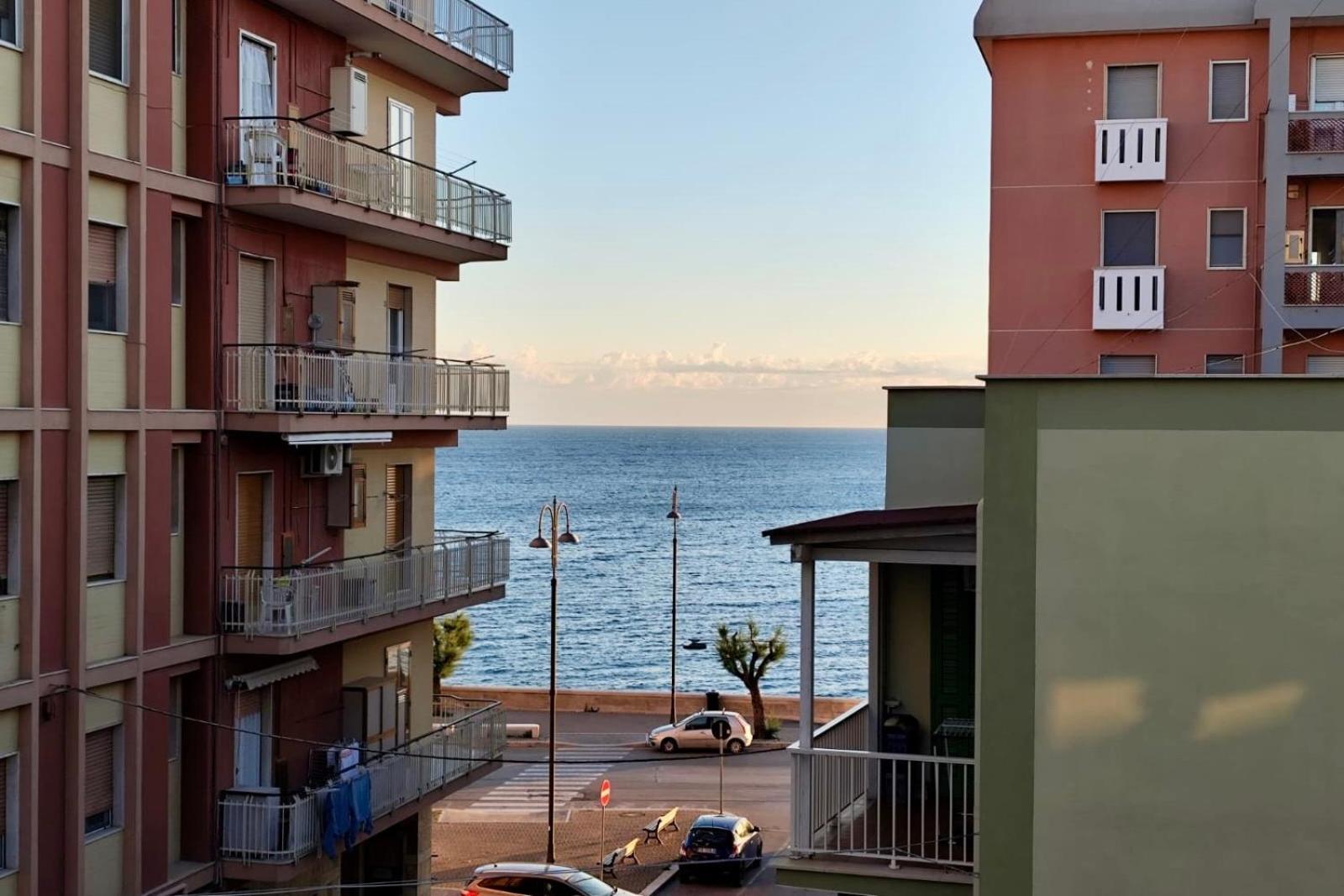Sunrise Waterfront - Central Apartment With Sea View Balcony - Molfetta Ngoại thất bức ảnh