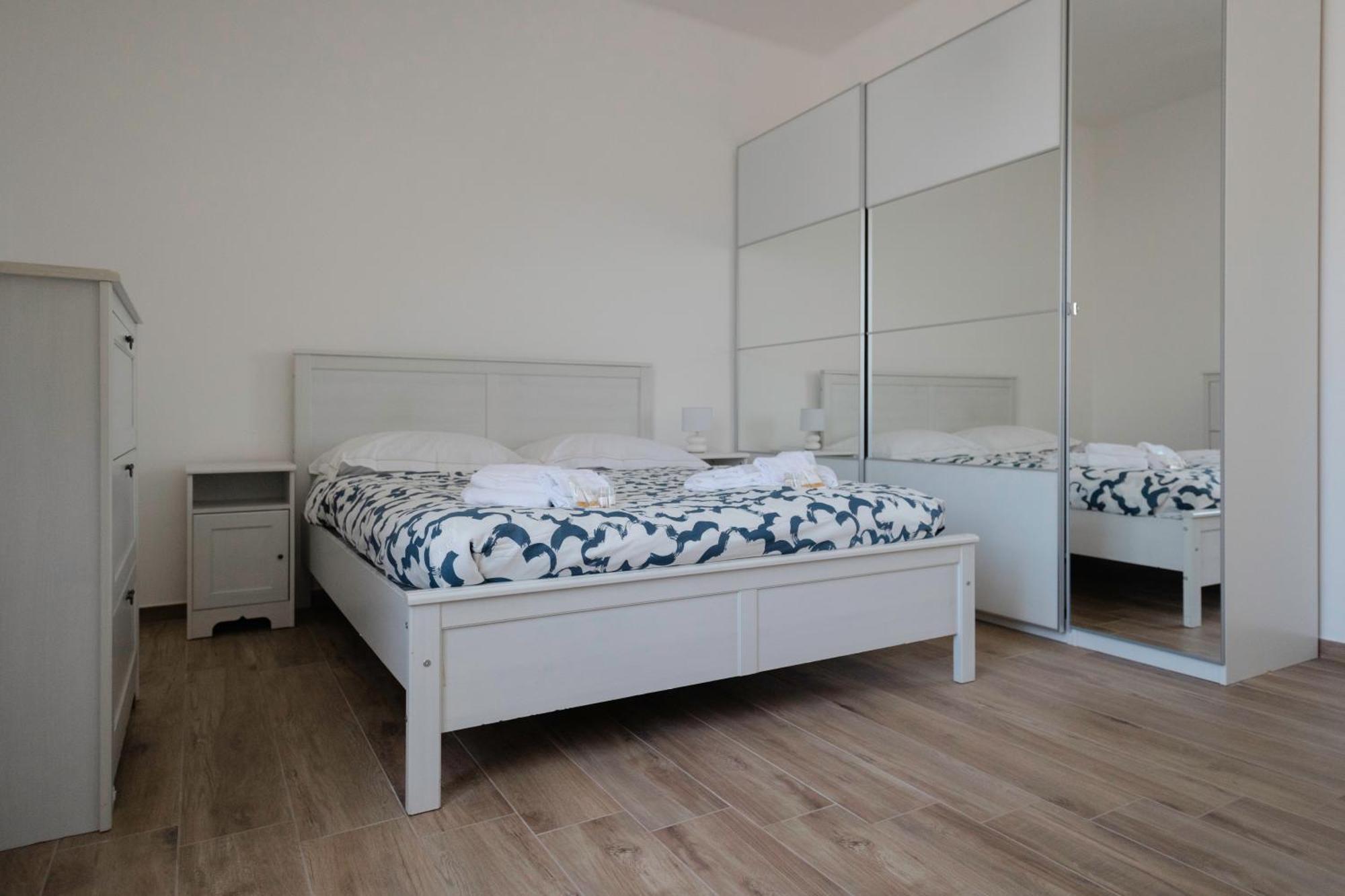 Sunrise Waterfront - Central Apartment With Sea View Balcony - Molfetta Ngoại thất bức ảnh